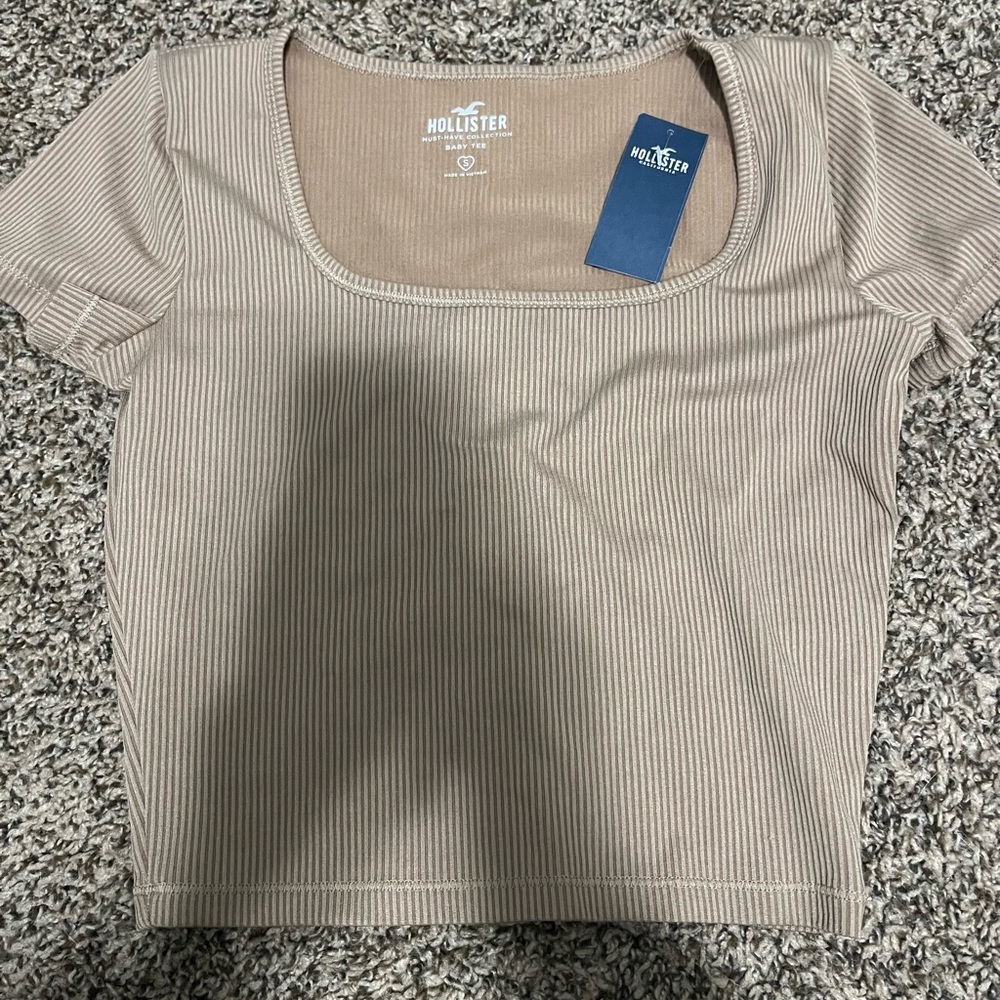 BROWN HOLLISTER CROPPED TEE